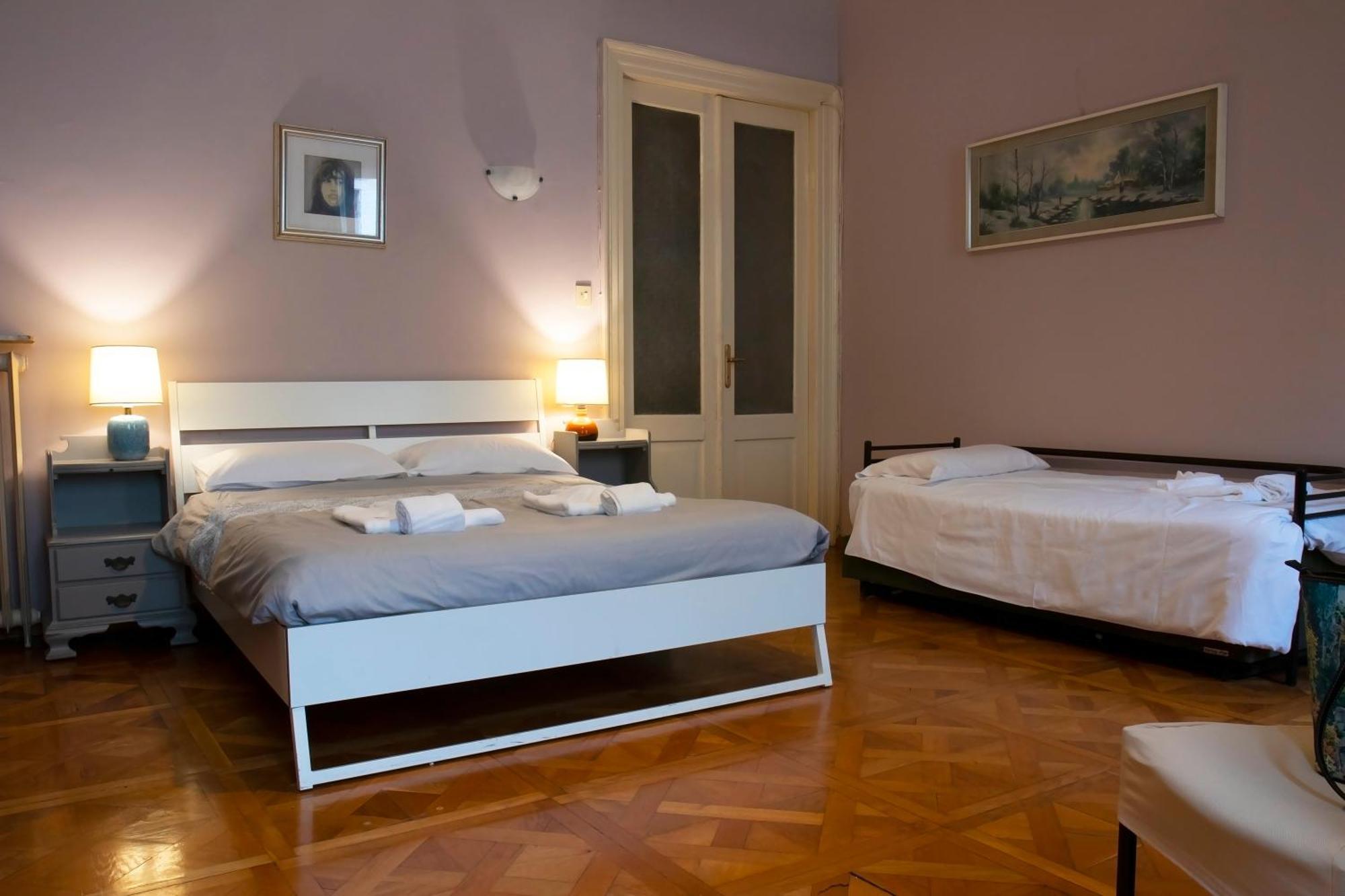 La Casa Del Teatro - Hostel Триест Экстерьер фото