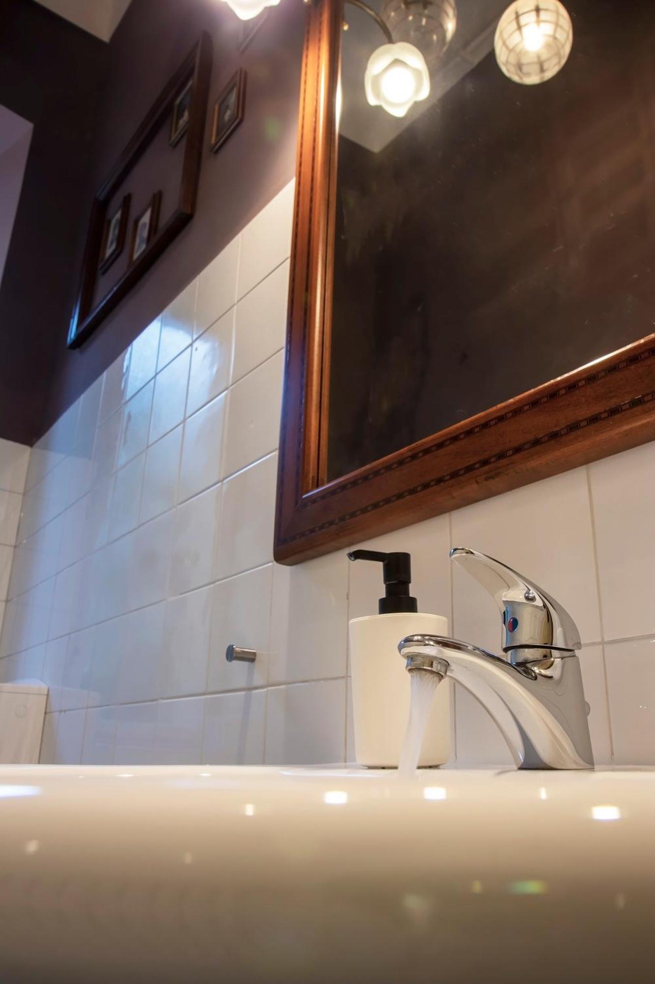 La Casa Del Teatro - Hostel Триест Экстерьер фото