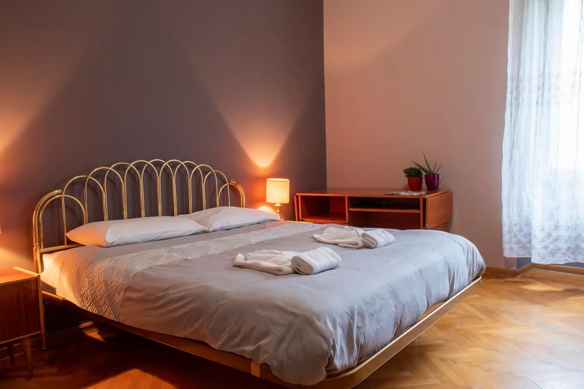 La Casa Del Teatro - Hostel Триест Экстерьер фото